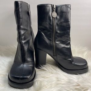 Vintage 90’s LEI chunky platform black ankle boots size 7.5